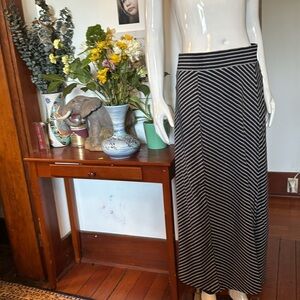 NWT Eddie Bauer size small Striped navy and White Maxi Skirt